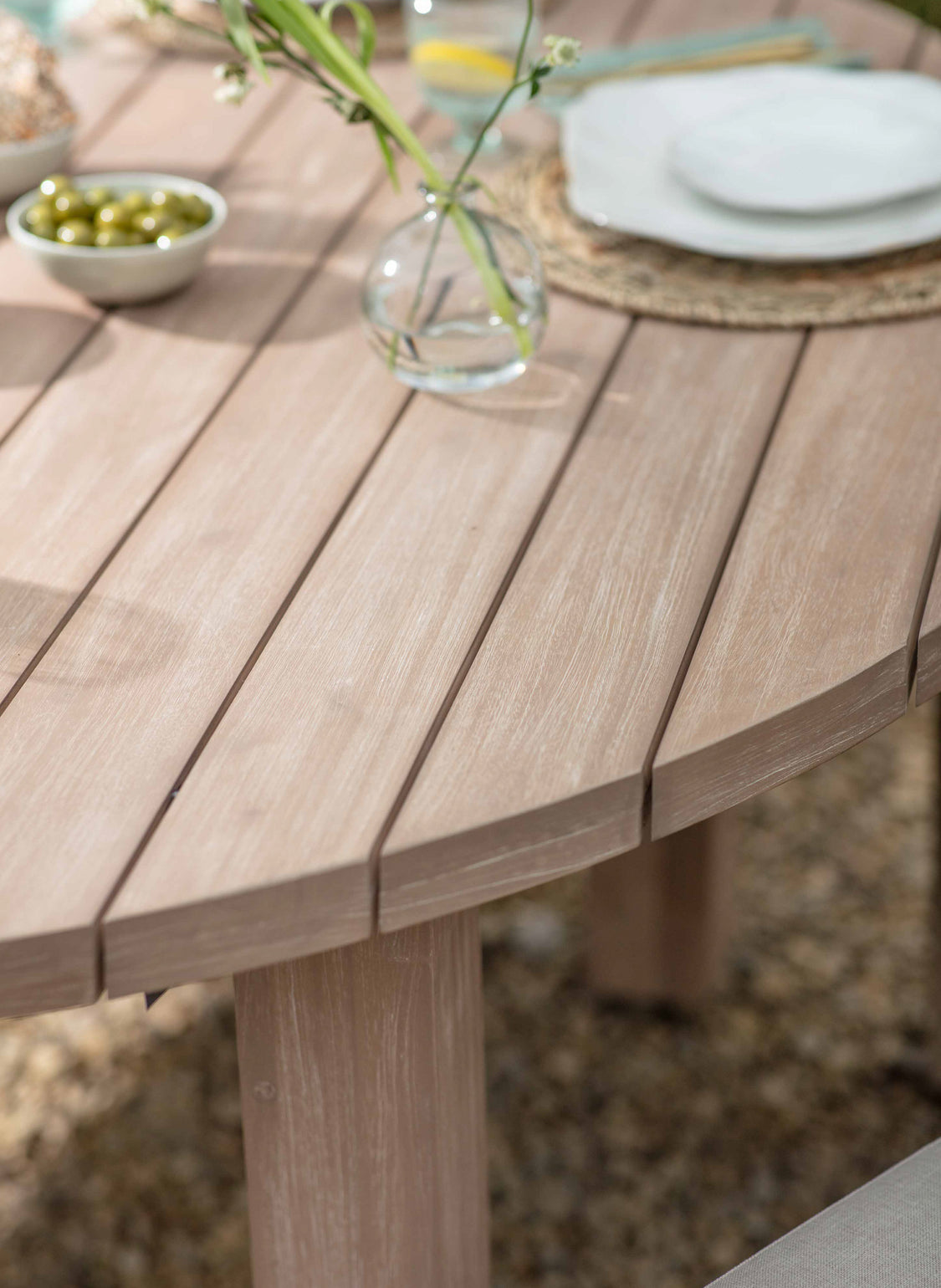 files/PorthallowRoundDiningTable-Natural-Large-Detail-LFPO59.jpg